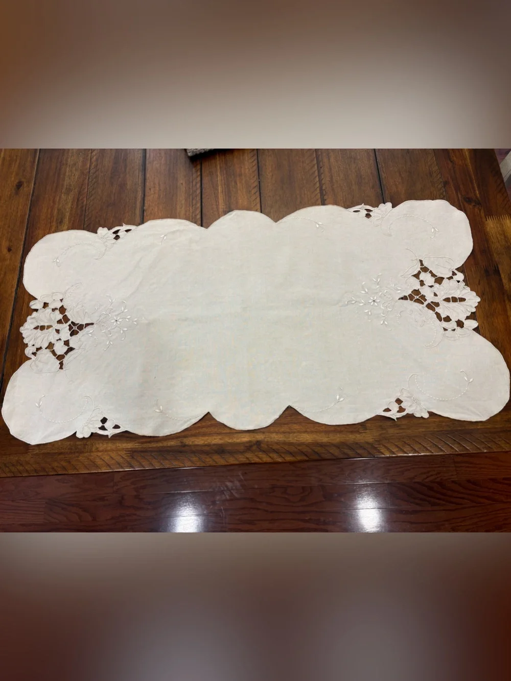 Vintage Cream Embroidered Lace Cutwork Table Runner 33 1/2” X 17”